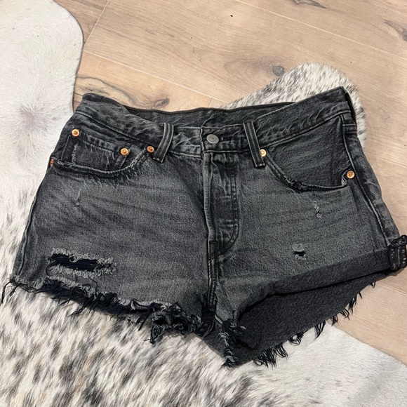 Levi’s jean shorts women’s size 26 - Picture 2 of 2
